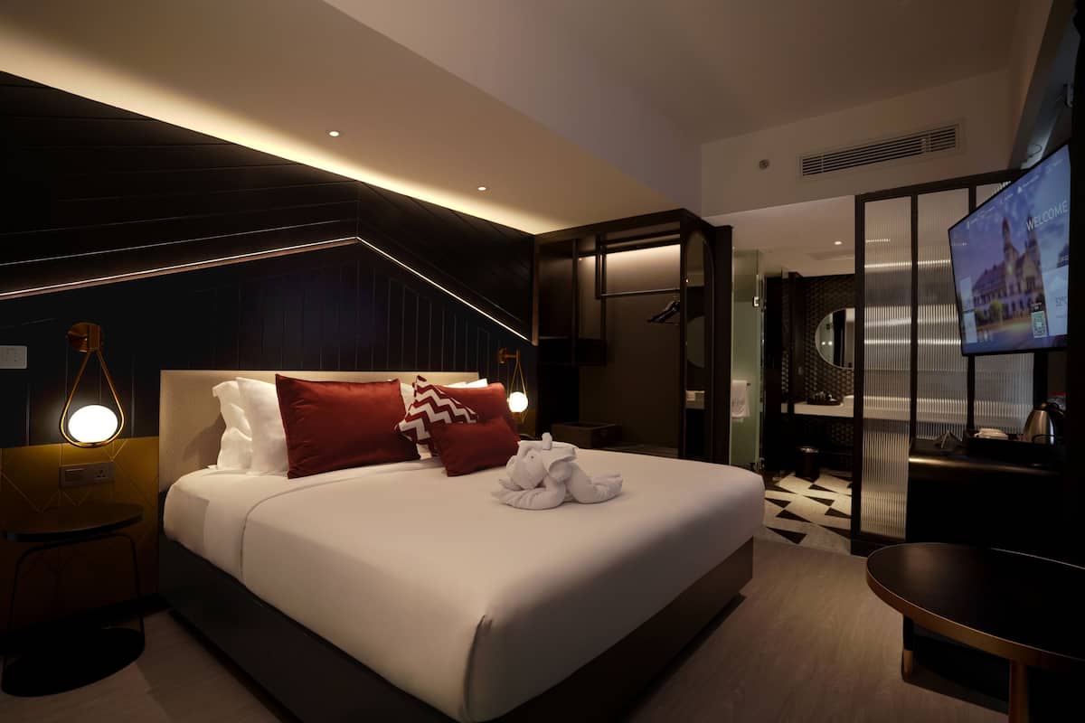 1 bedroom, in-room safe, desk, soundproofing