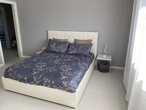 3 bedrooms, iron/ironing board, travel crib, WiFi