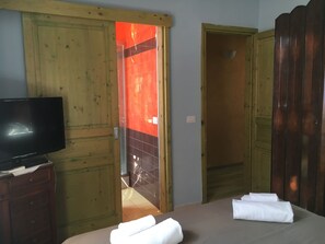 3 Schlafzimmer, Bügeleisen/Bügelbrett, Reisekinderbett, Bettwäsche