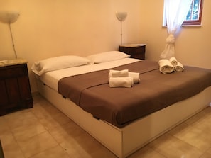 3 chambres, fer et planche Ă repasser, lit parapluie, draps fournis