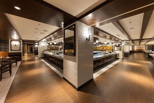 Daily local cuisine breakfast (TWD 946 per person)