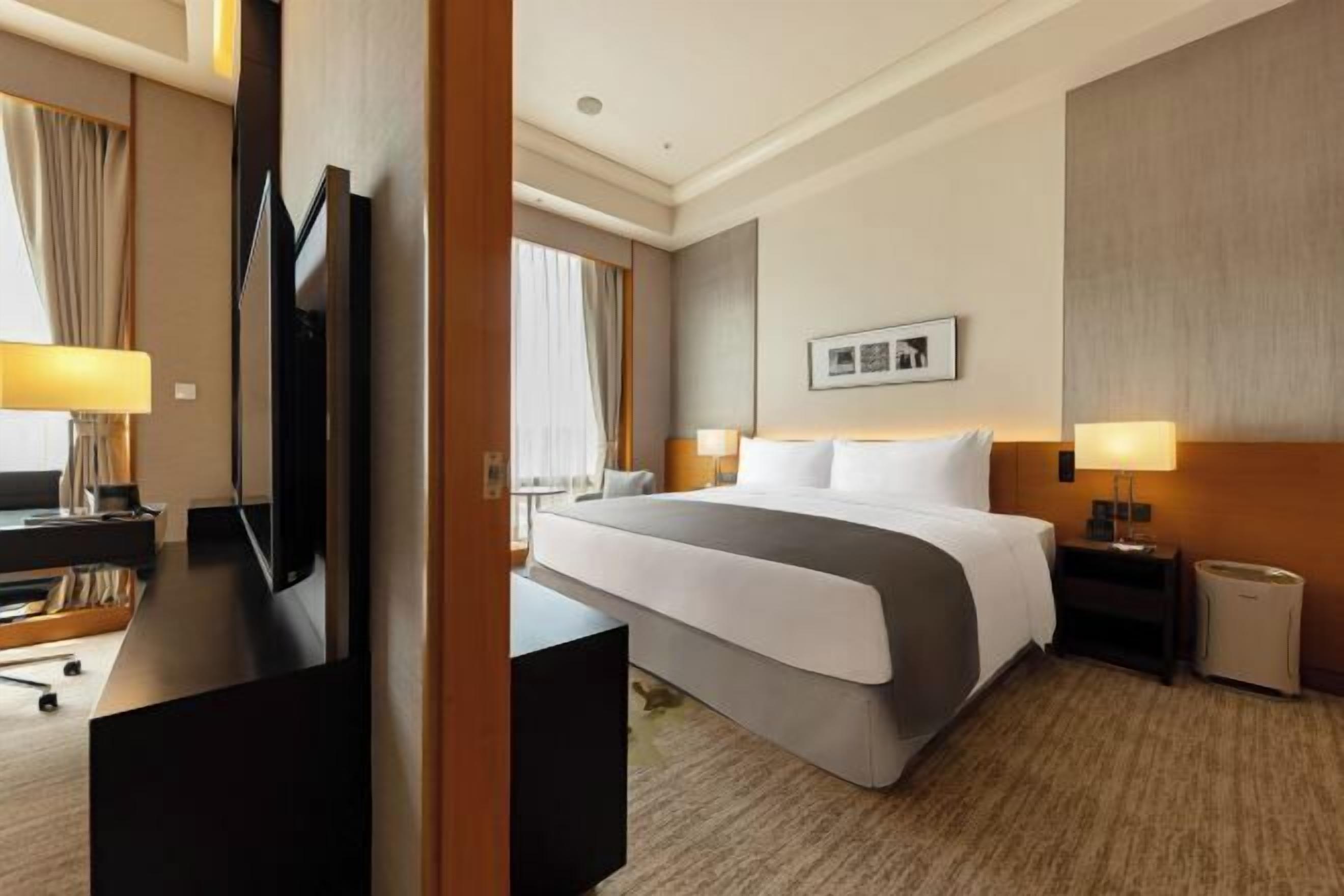 Down comforters, in-room safe, desk, laptop workspace