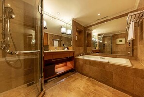 Down duvets, in-room safe, desk, laptop workspace - Hotel Metropolitan Premier Taipei (Taipei)