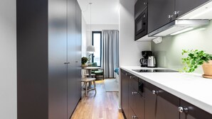 Studio Small | Bếp riêng | Dụng cụ pha cà phê/trà, tủ lạnh nhỏ, lò vi sóng, bếp nấu 