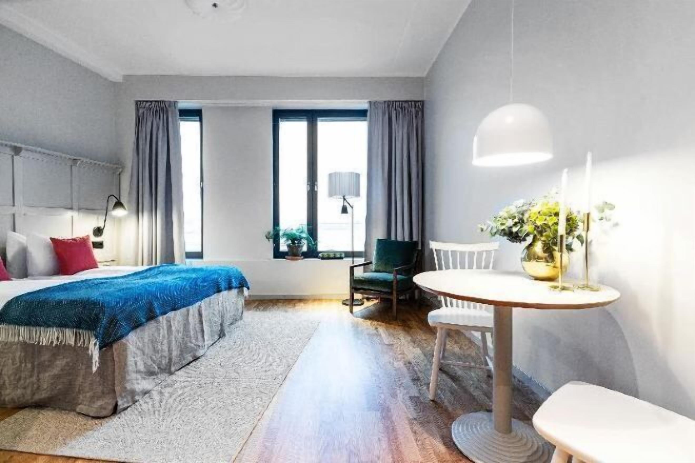 Blackout curtains, soundproofing, iron/ironing board, free WiFi