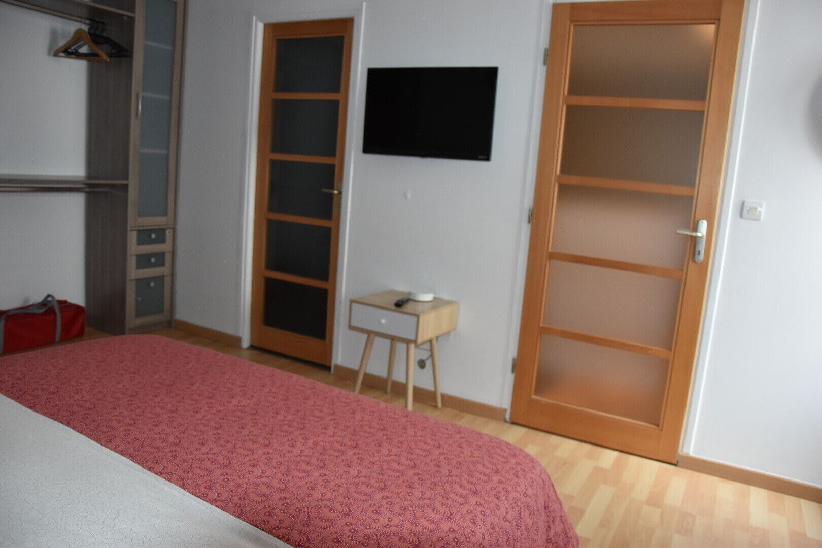 3 chambres, fer et planche à repasser, lit parapluie, Wi-Fi gratuit