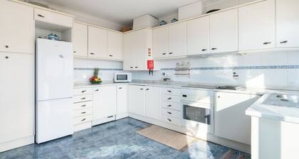 Homely Large Flat | Balcony