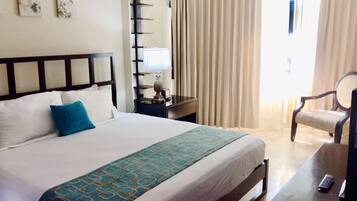3 bedrooms, in-room safe, iron/ironing board, WiFi