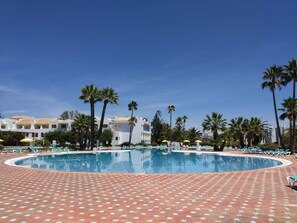 Piscine couverte, piscine extérieure