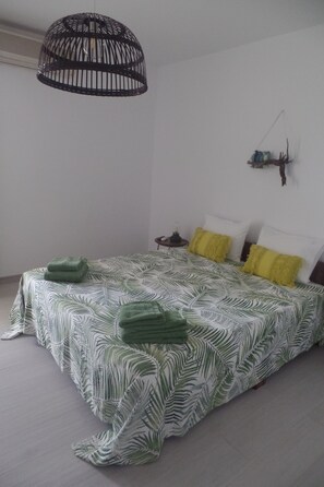 Bügeleisen/Bügelbrett, kostenloses WLAN, Bettwäsche