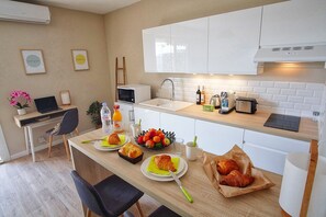 Geladeira, fogão, cooktop, lava-louças