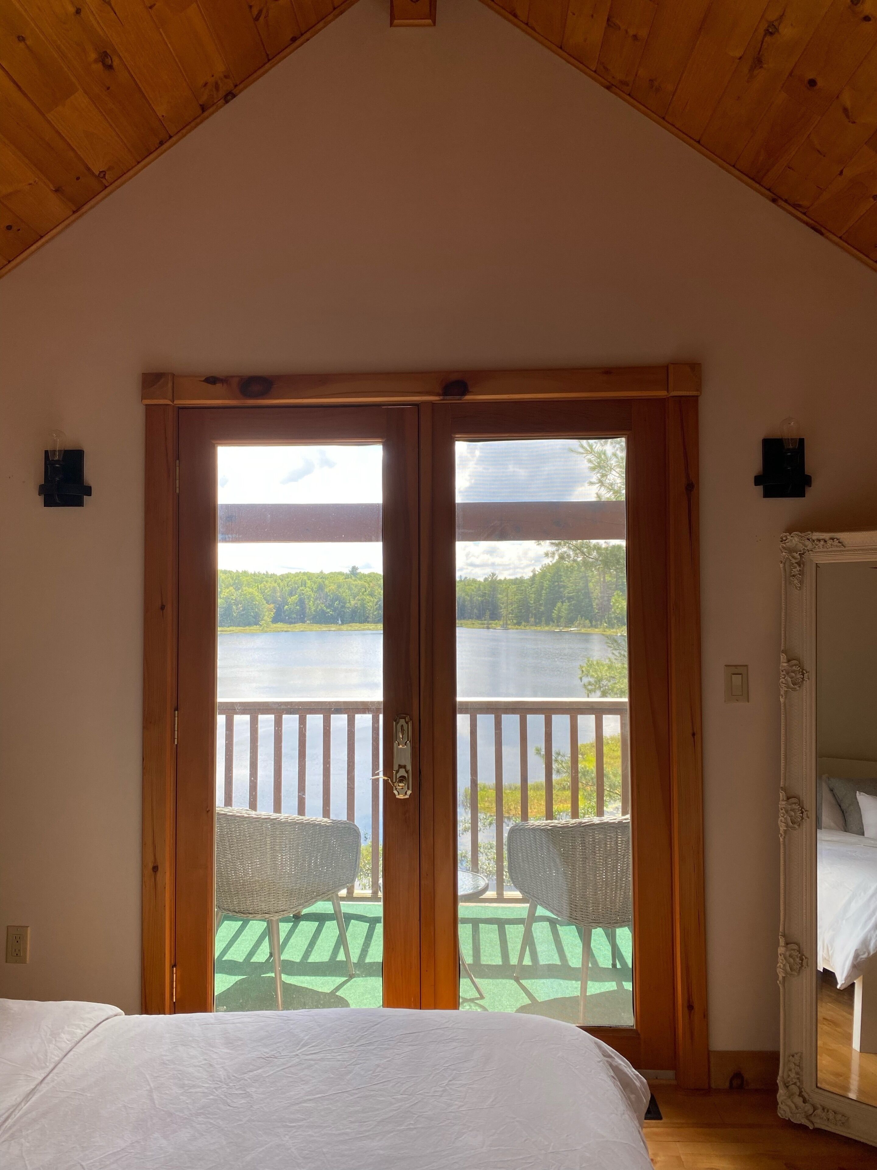 5 habitaciones, escritorio, wifi y ropa de cama 