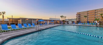 Prime Beachfront Location with Stunning Views, Pool, Hot Tub & Pickleball