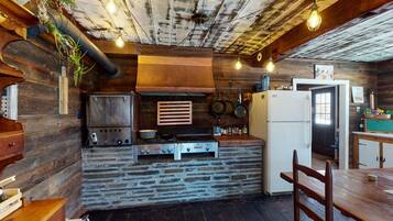 Køleskab, mikrobølgeovn, ovn, kogeplade