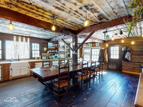 Cass Hill Farmhouse Escape