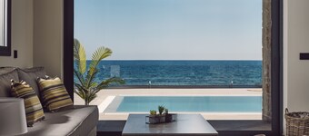 Sea Front LaMer Villa,Luxury Retreat & Heated Pool