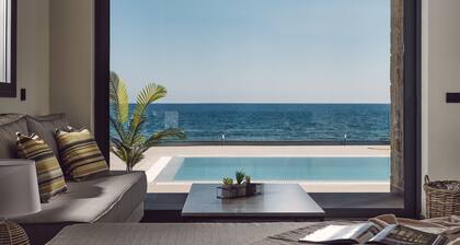 Sea Front LaMer Villa,Luxury Retreat & Heated Pool