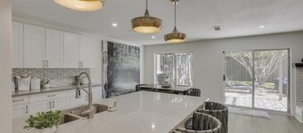 Luxury Home with 5 Bedrooms and Private Pool