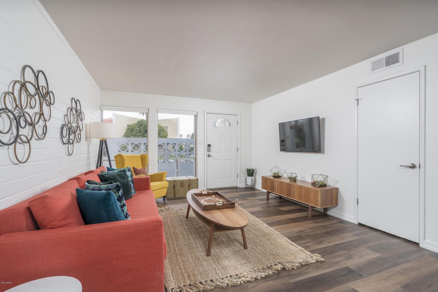 2BD & 2BA Contemporary Style in Historic Old Town
