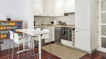 Fridge, microwave, oven, dishwasher