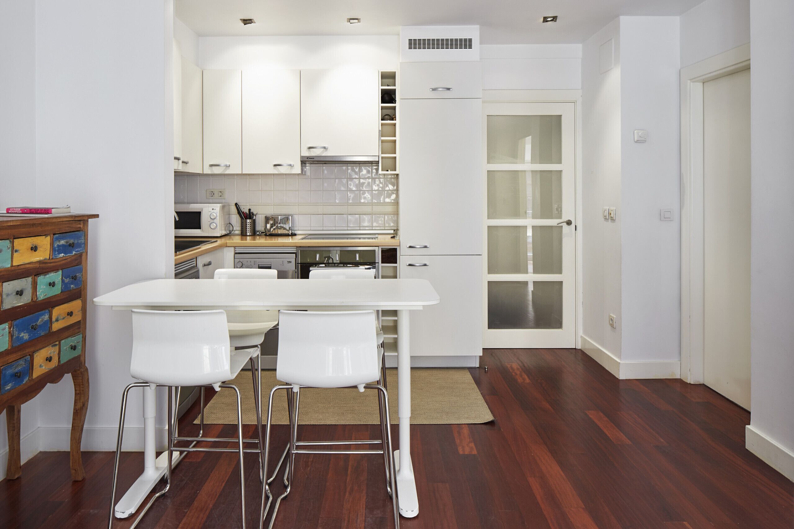 Kühlschrank, Mikrowelle, Ofen, Geschirrspüler