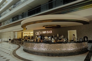 4 Bars/Lounges, 2 Poolbars, Strandbar