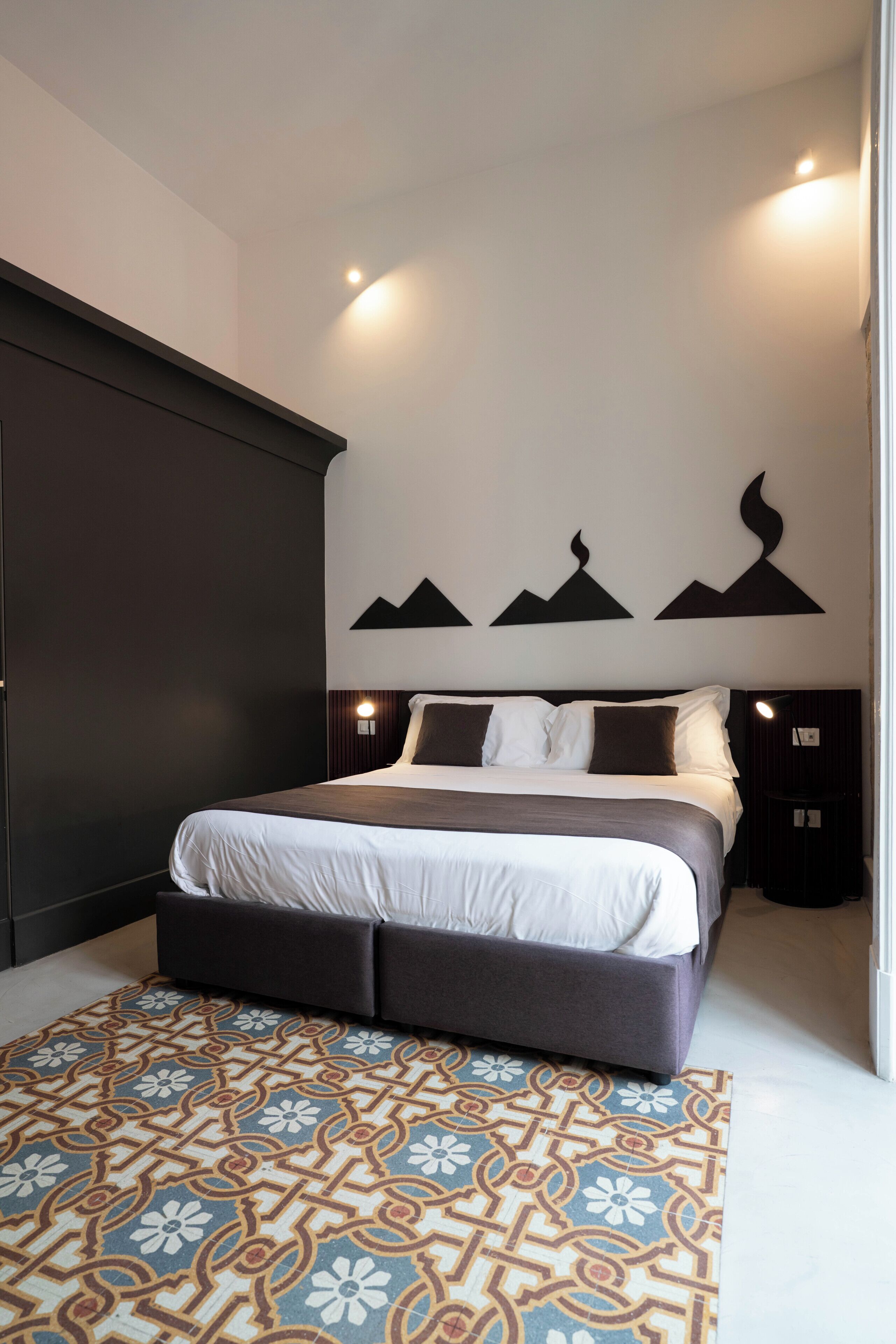 Phòng phong cách cổ điển, ban công | Két bảo mật tại phòng, phòng cách âm 