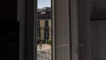 Chambre Classique, plusieurs lits, balcon, vue ville | Vue de la chambre
