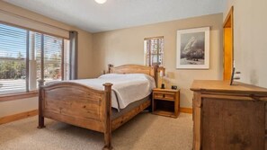 4 bedrooms, travel crib, WiFi, bed sheets - Hot tub, Arcades, Forest Vibe & Close to Downtown! (Leadville)