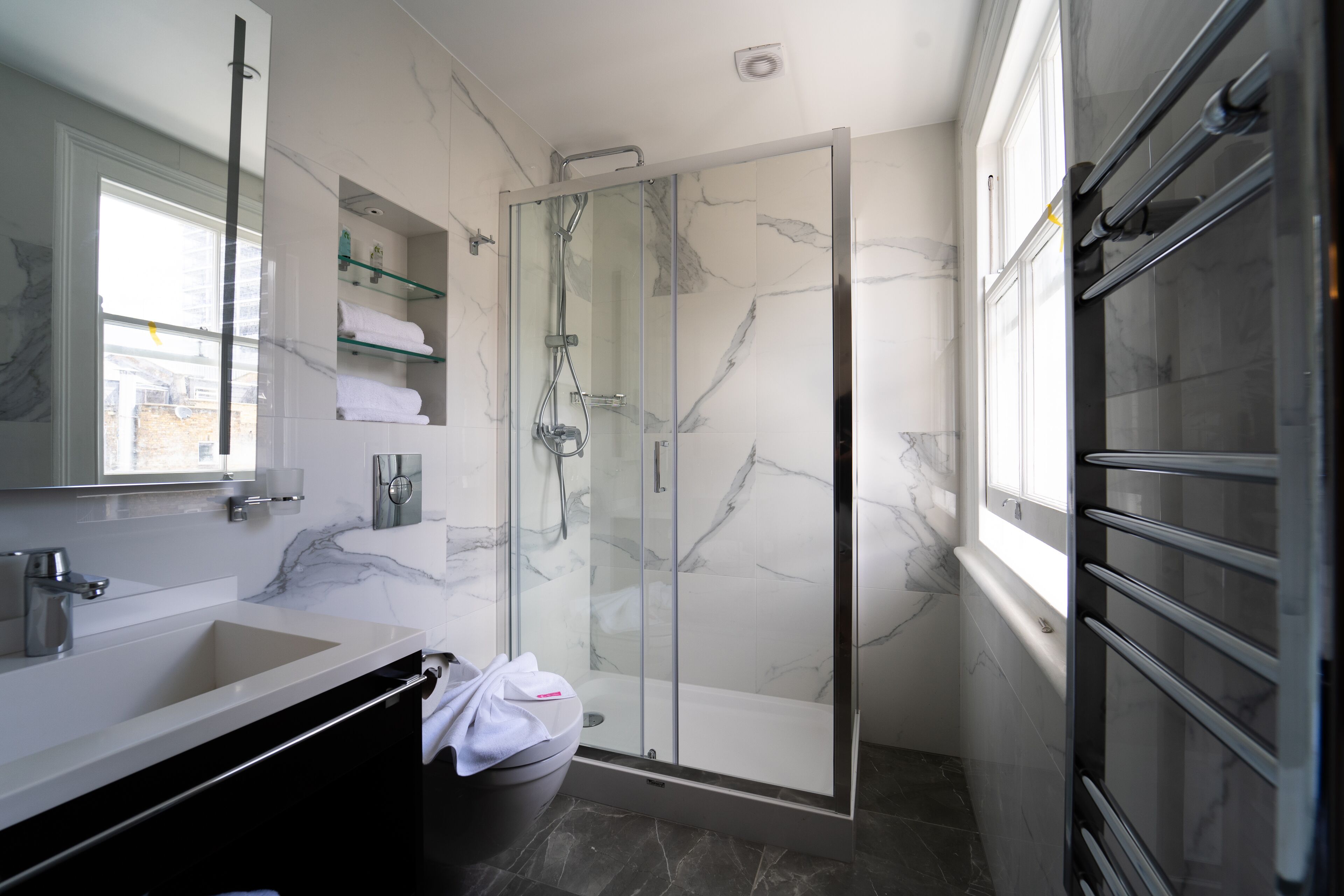 Familienzimmer, Mehrere Betten | Badezimmer
