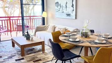 TV connectée, livres, chaßne hi-fi