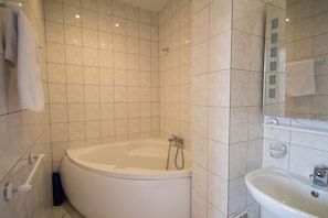 Camera Luxury | Bagno | Set di cortesia gratuito, sapone, shampoo, carta igienica