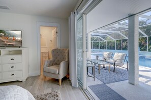 Smart TV, DVD player, table tennis, books