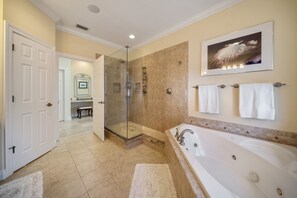 Combined shower/bathtub, hair dryer, towels