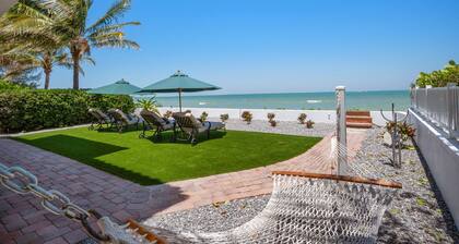 Bella Vista: Bay front with gorgeous views and outdoor living space.