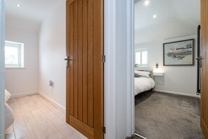 2 bedrooms, iron/ironing board, travel cot, free WiFi