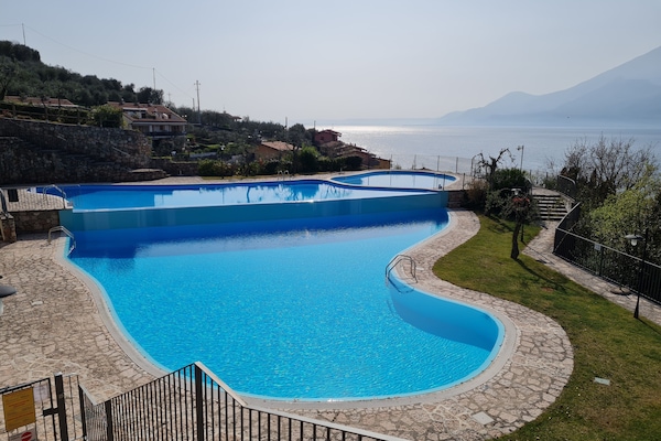 Traumhafte Poollandschaft mit grandiosem Ausblick, Schwimm-/Nichtschwimmerbecken