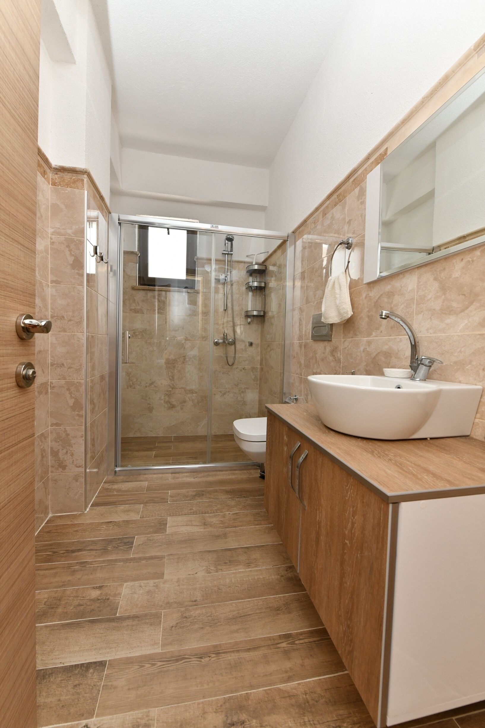Family Apartment (B Blok) | Bathroom | Shower, rainfall showerhead, hair dryer, towels
