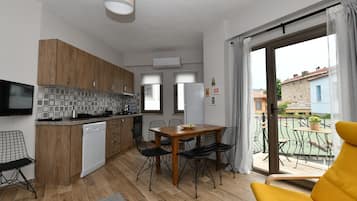 Family Apartment (B Blok) | Private kitchen | Full-size fridge, oven, dishwasher, coffee/tea maker