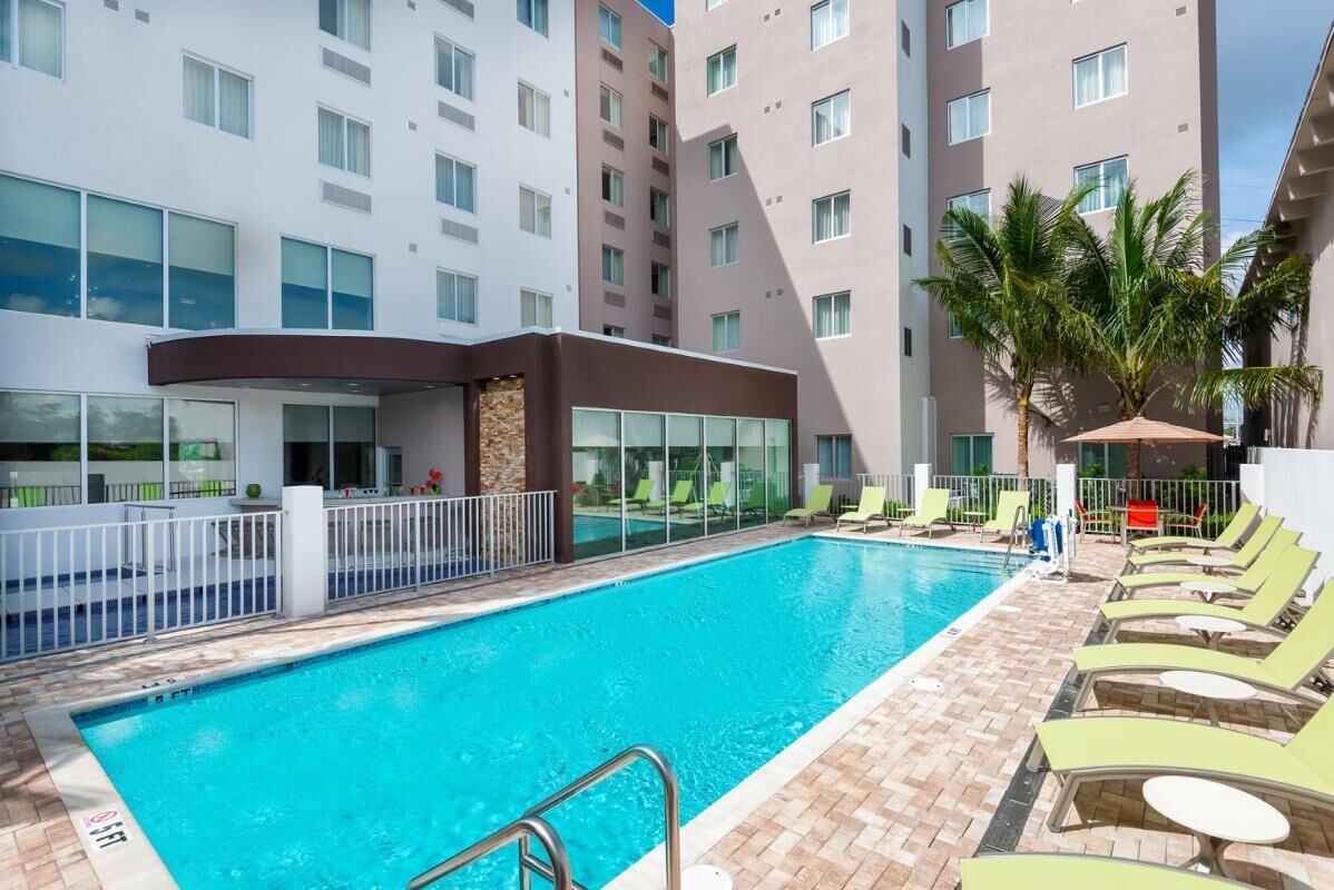 2 Gorgeous Units Near Magic City Casino, Kitchen, Pool, Shuttle