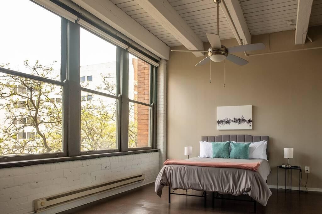 Frontdesk | Open and Bright 1 BR Apt near Downtown