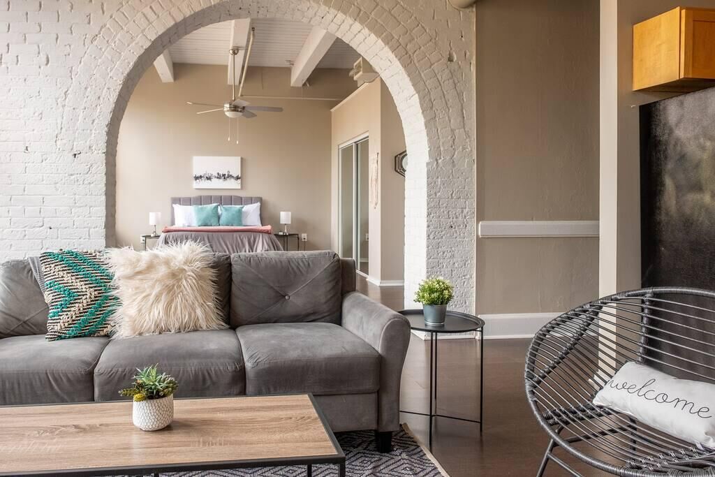 Frontdesk | Open and Bright 1 BR Apt near Downtown