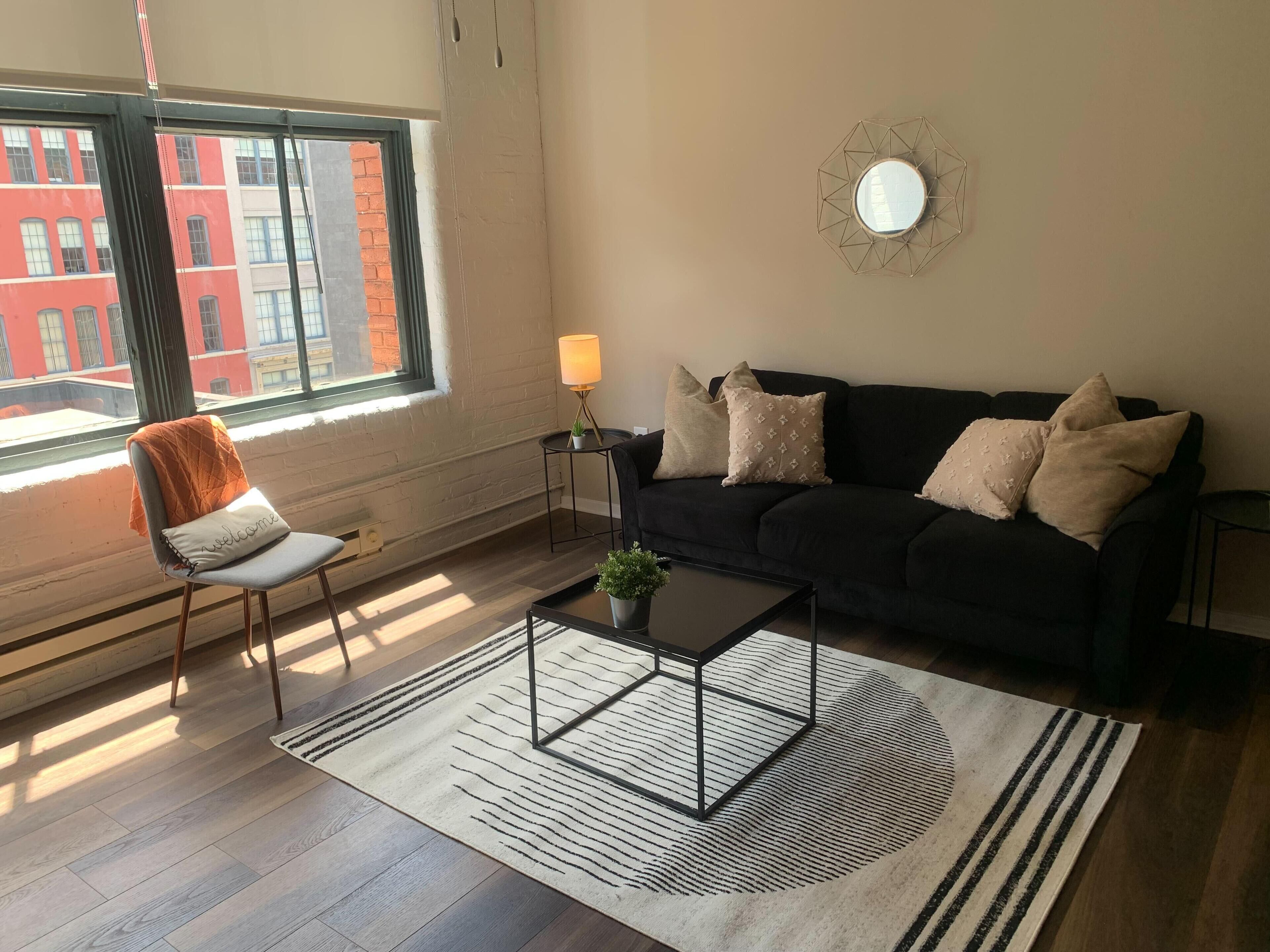 Frontdesk | Stylish 1 BR Apt with City Views