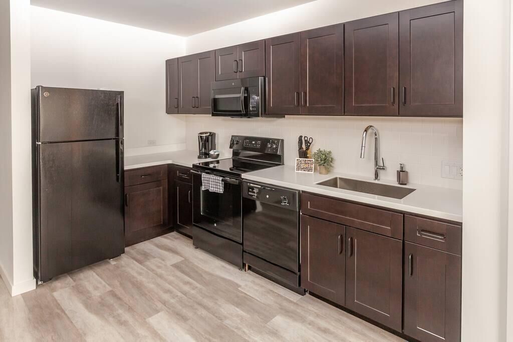 Frontdesk | Trendy and Bright 1 BR Apt