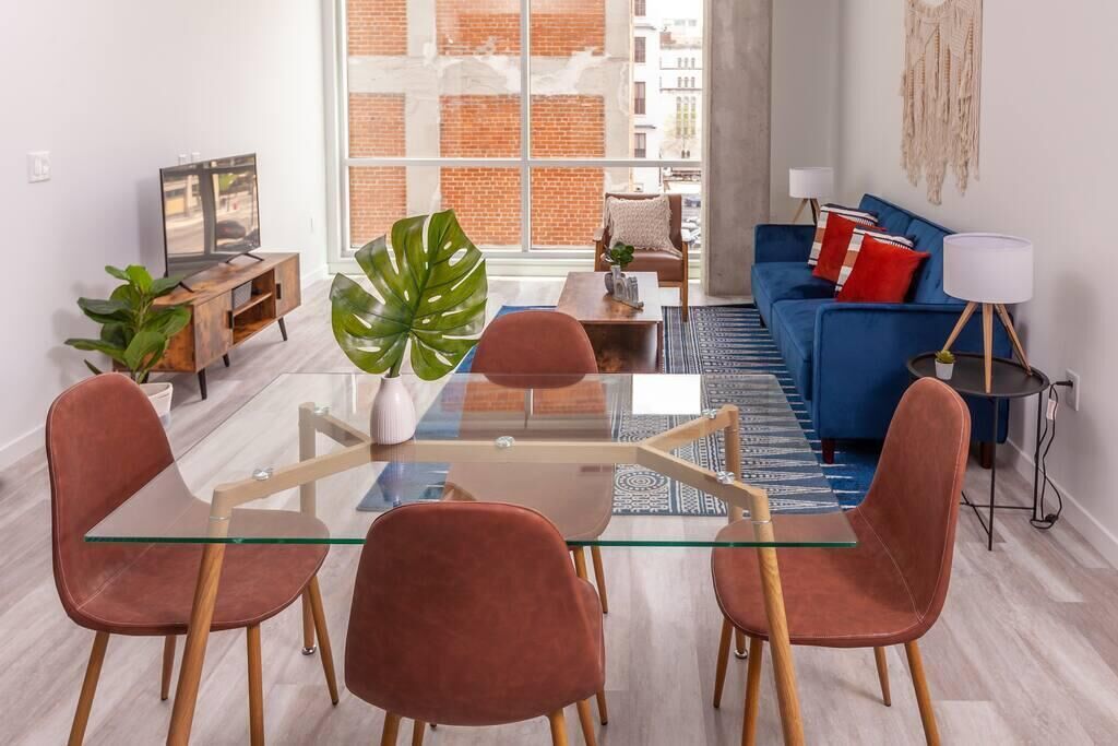 Frontdesk | Trendy and Bright 1 BR Apt