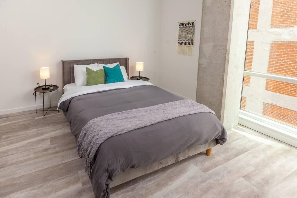 Frontdesk | Trendy and Bright 1 BR Apt