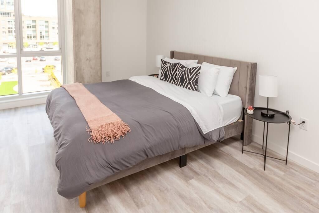 Frontdesk | Spacious 1 BR in Business District