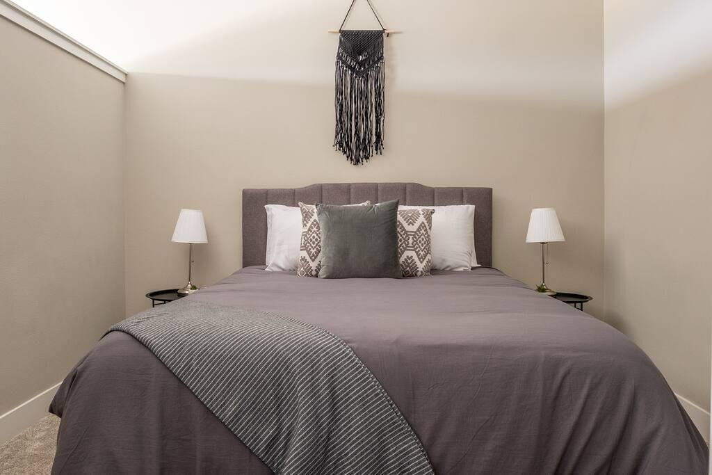 Frontdesk | Bright 1 BR Apt in Old Town Scottsdale