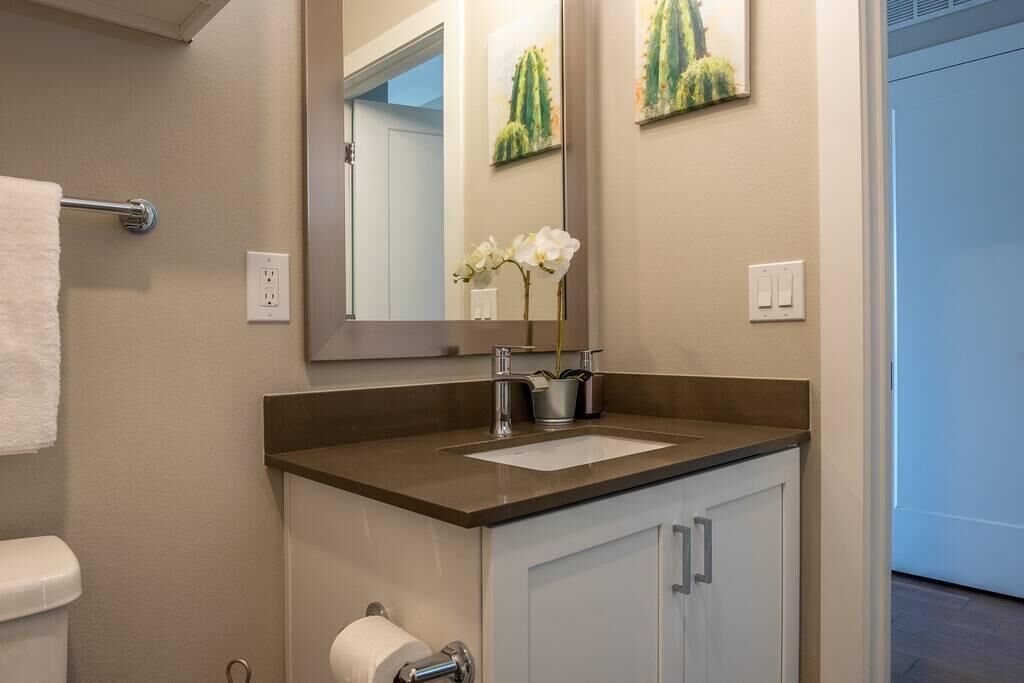 Frontdesk | Bright 1 BR Apt in Old Town Scottsdale