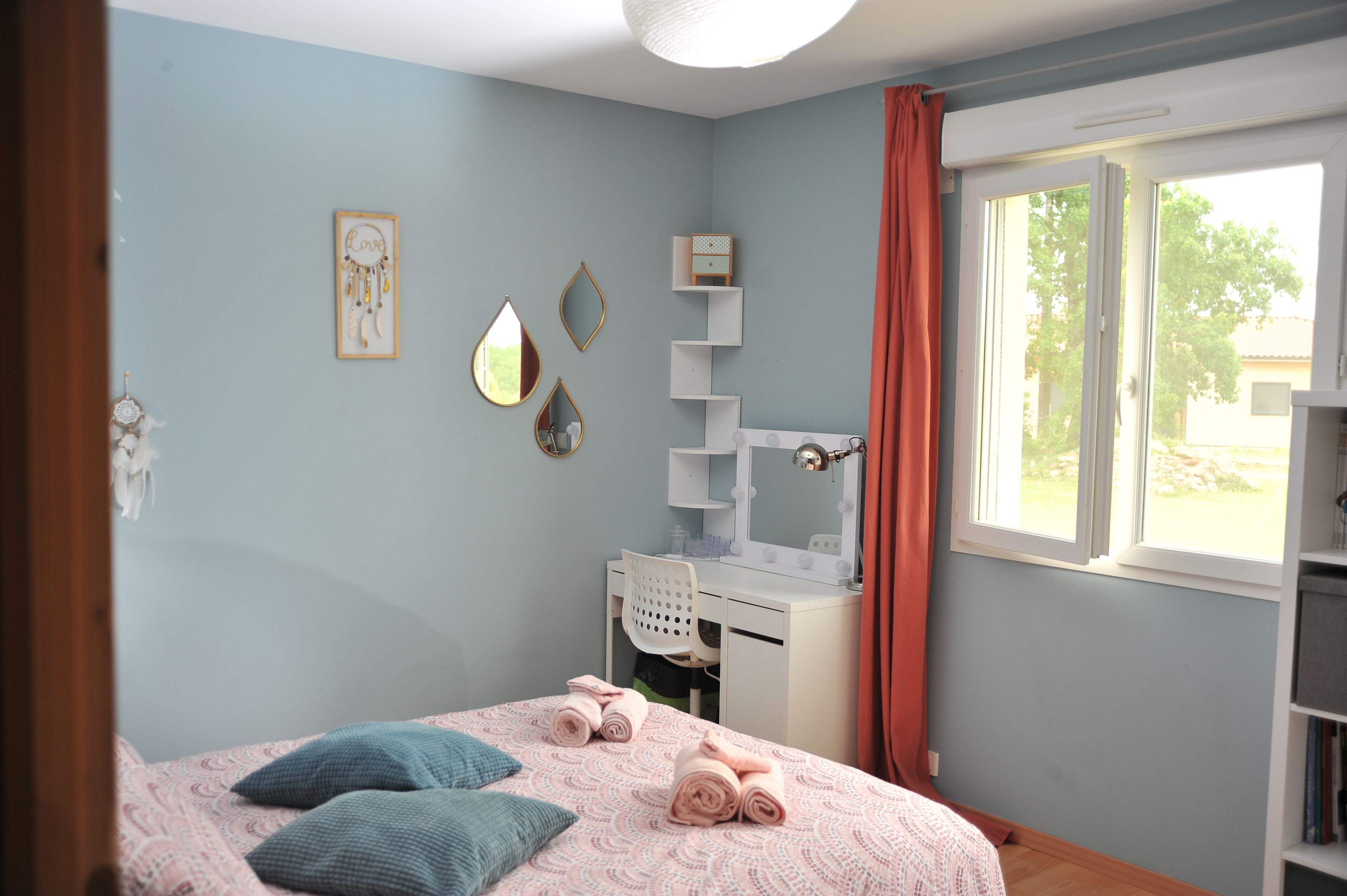3 bedrooms, iron/ironing board, travel crib, free WiFi